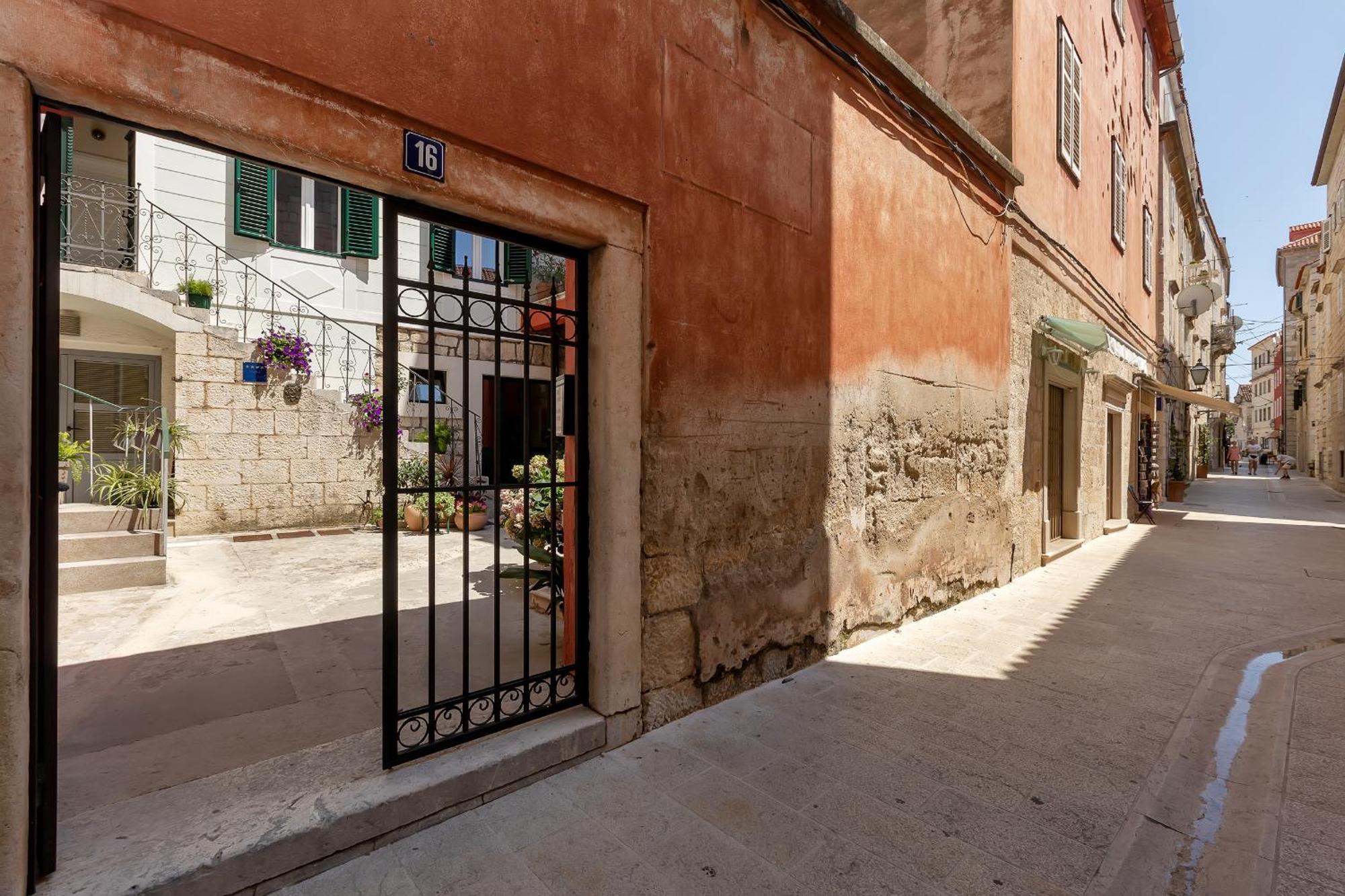 City Center Apartment Dvor Kalalarga Makarska Luaran gambar